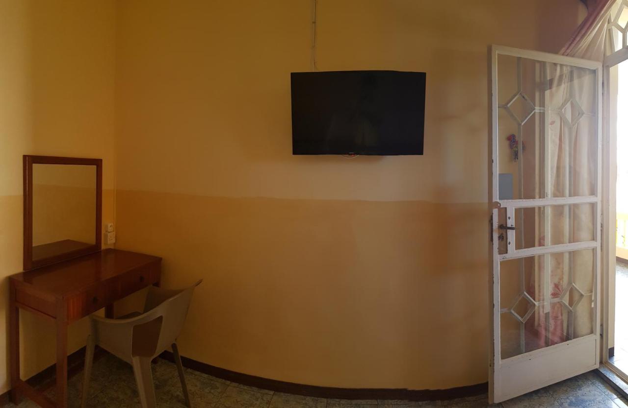 Allamanda Apartments - 100M Bain Boeuf Beach Room photo